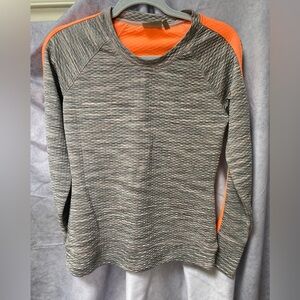 Athleta Snowcape Crew. Quilted fabric.  Small. Grey with Orange trim